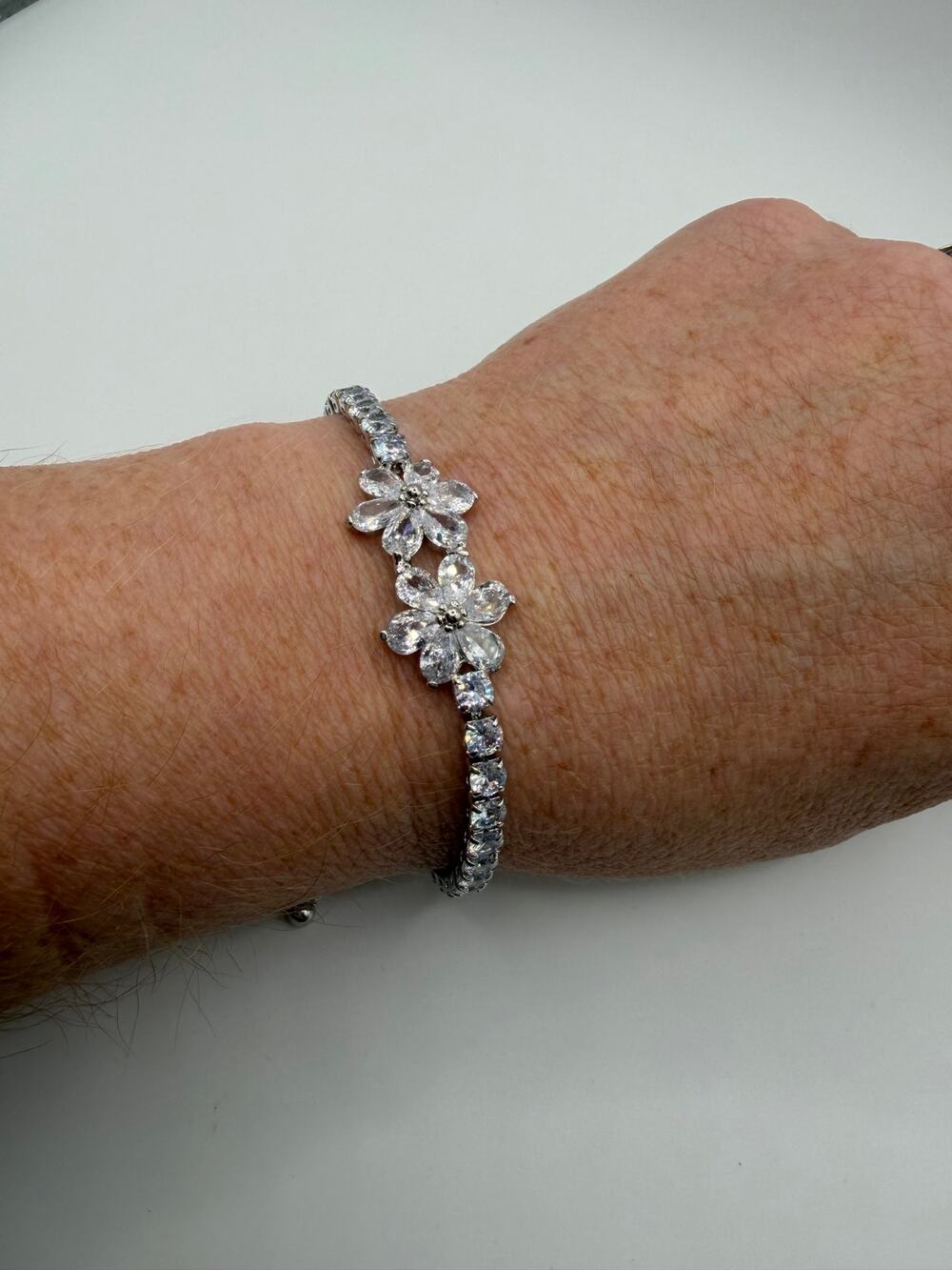 Swarovski Crystal Daisy Tennis Bracelet Floral Adjustable Bolo
